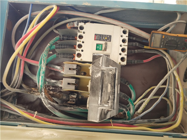 车间总电源线路检修