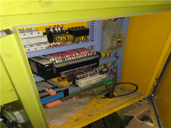 冲床线路检修