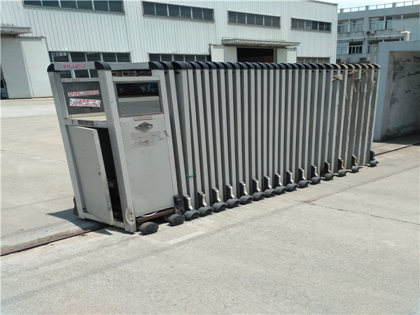 伸缩门维修